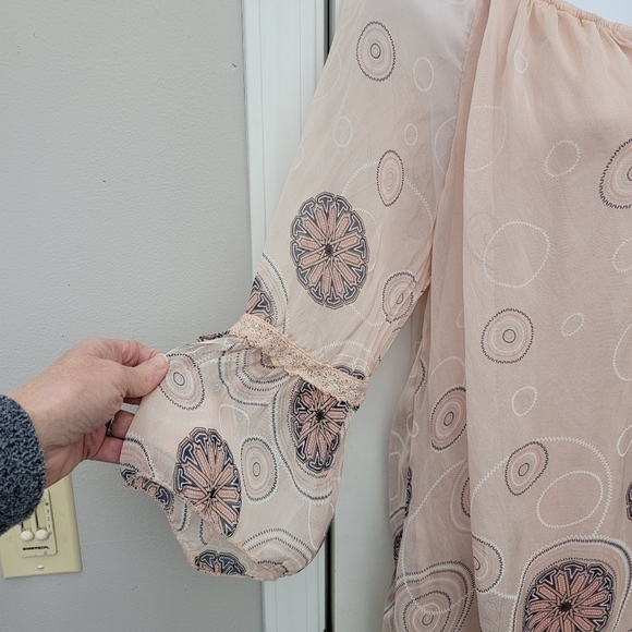 LOLA Made In Italy Silk Blend Sheer Blouse Blush Pink Medallion Print Small - Picture 3 of 13